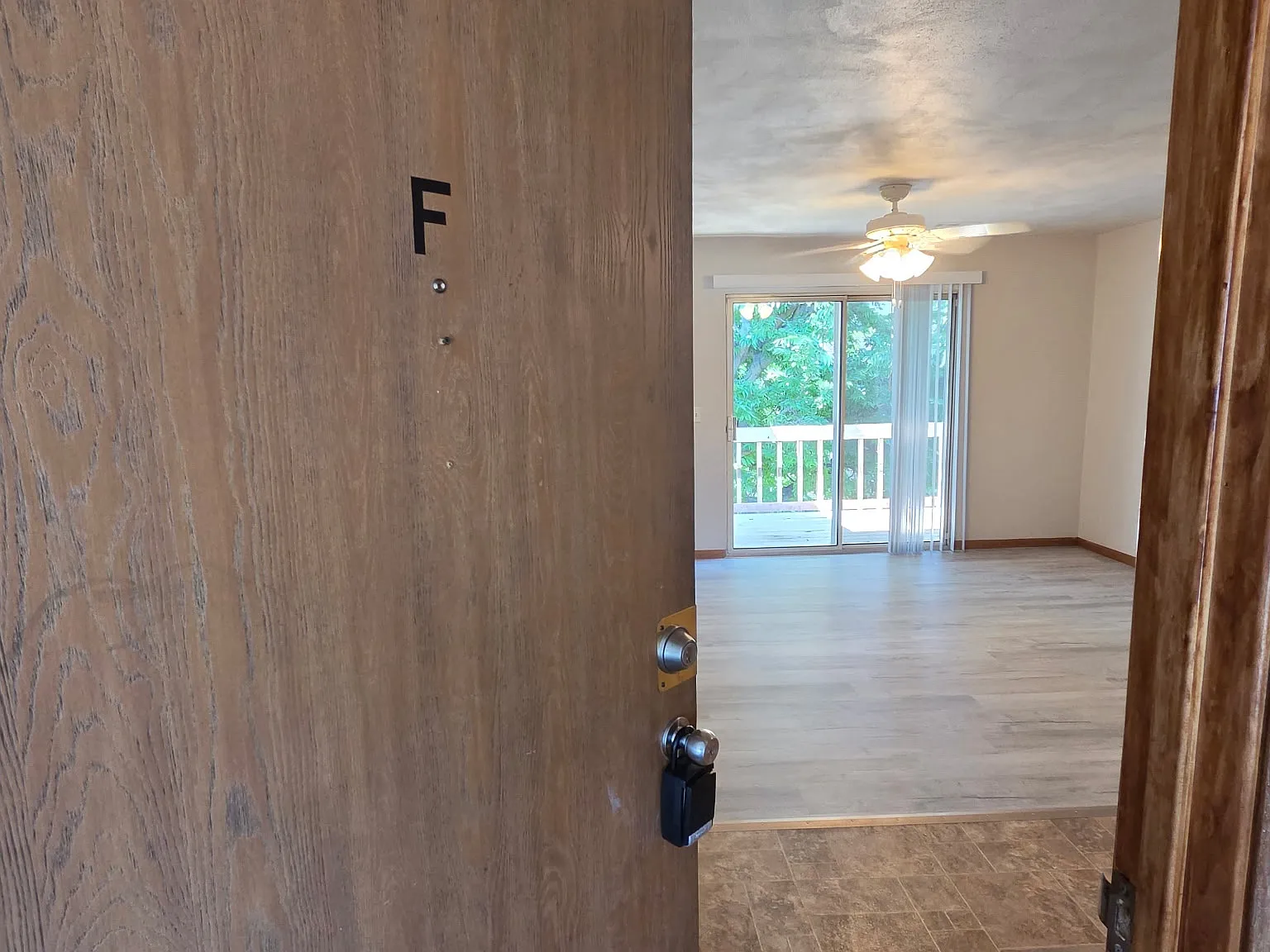 2 bed, 1001 sqft, $1,095 — Photo 2