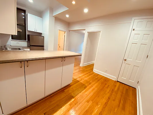 Rented by Metropolis Real Estate of Manhattan | media 5