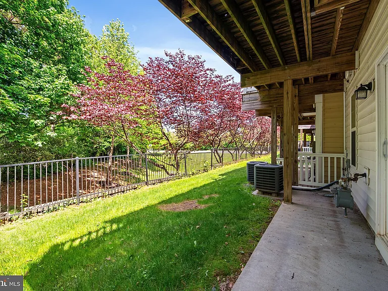 8342 Broderick Cir — Photo 34