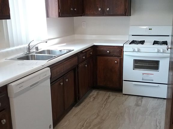 5th image of 18375 Collins St APT 127