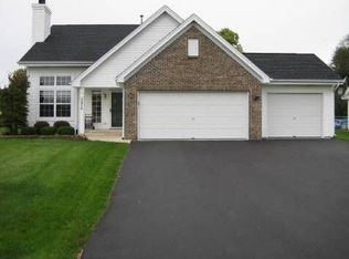 8472 Centaur Dr, Machesney Park, IL 61115