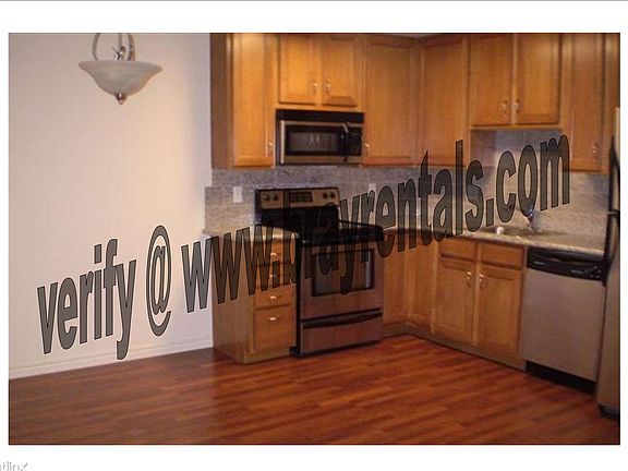 948 Northern Way #1 kitchen watermarked