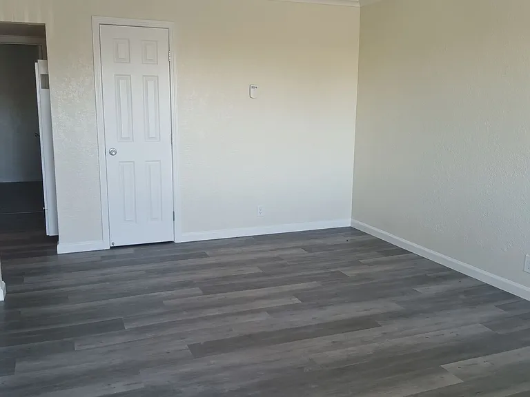 2507 Edison Ave #11 — Photo 5
