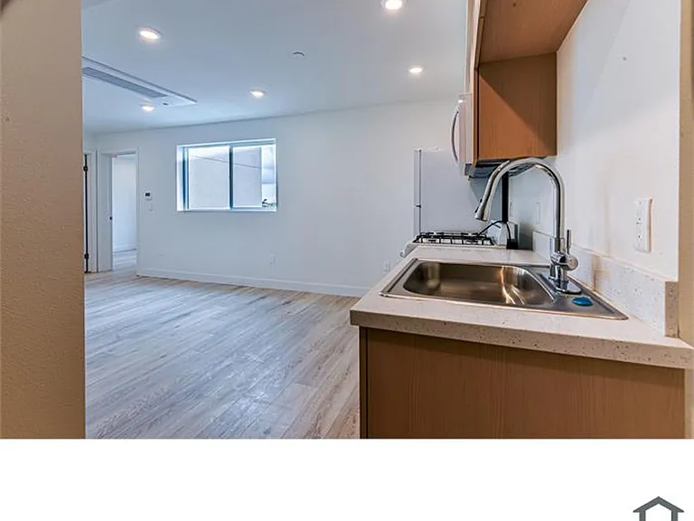 7410 S Avalon Blvd — Photo 1