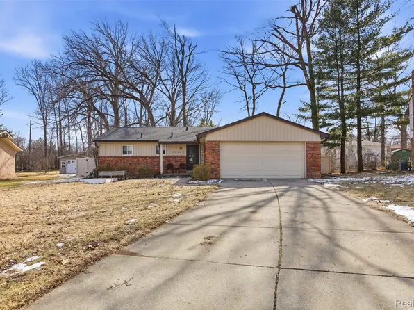 19661 Silver Spring St, Southfield, MI 48076