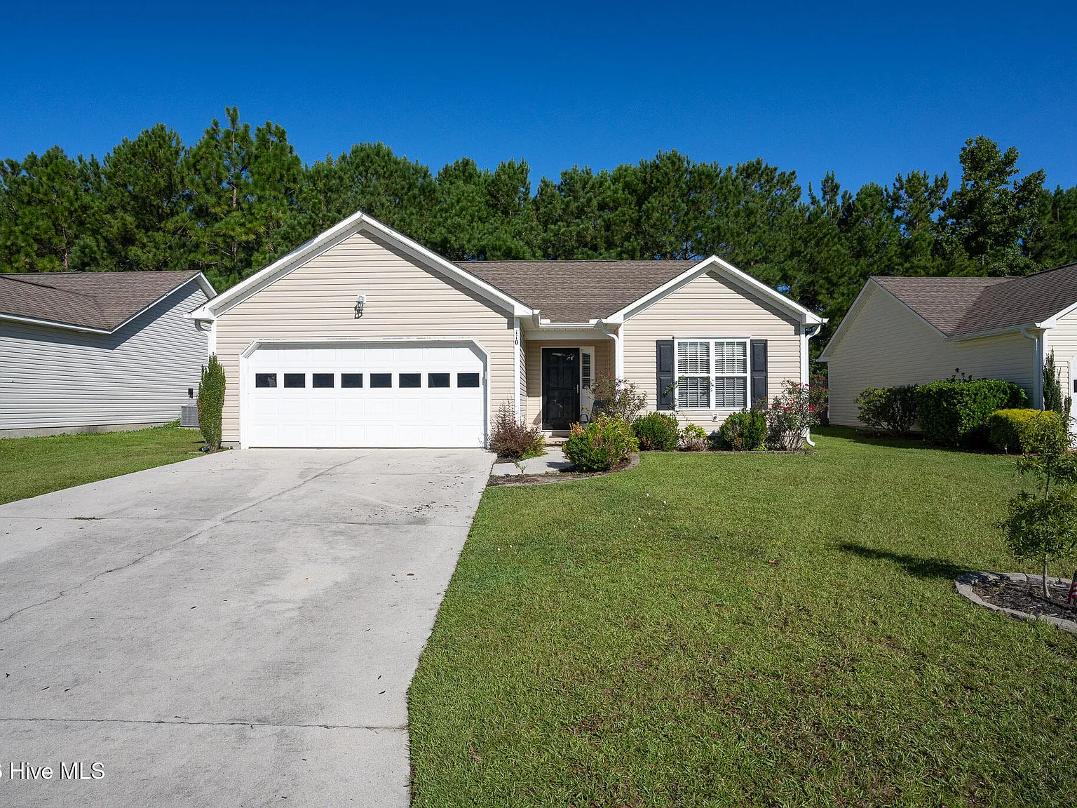 3 bed, 2.0 bath, $2,100 — Photo 1