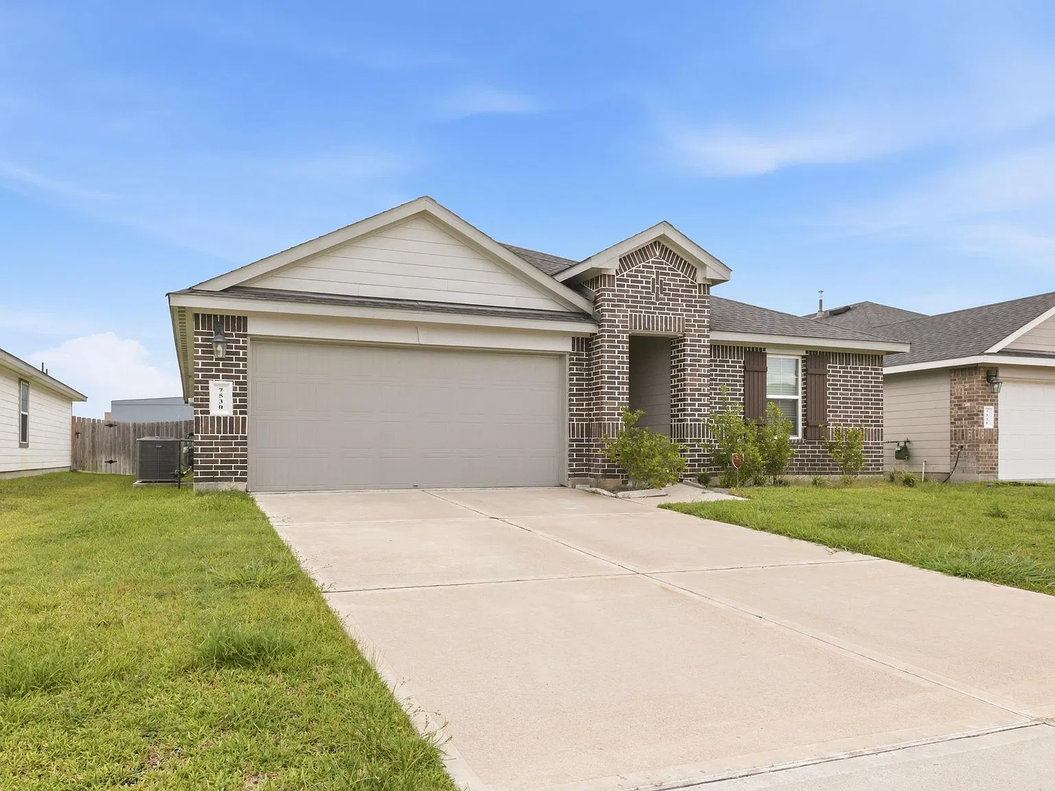 4 bed, 2.0 bath, 1976 sqft, $2,275 — Photo 2
