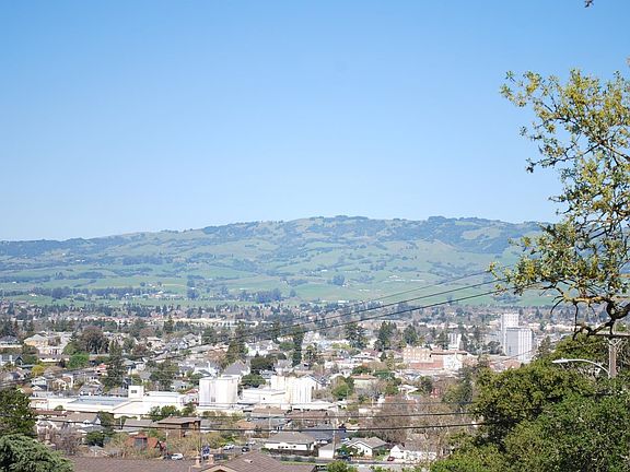 5th image of 24 La Cresta Drive