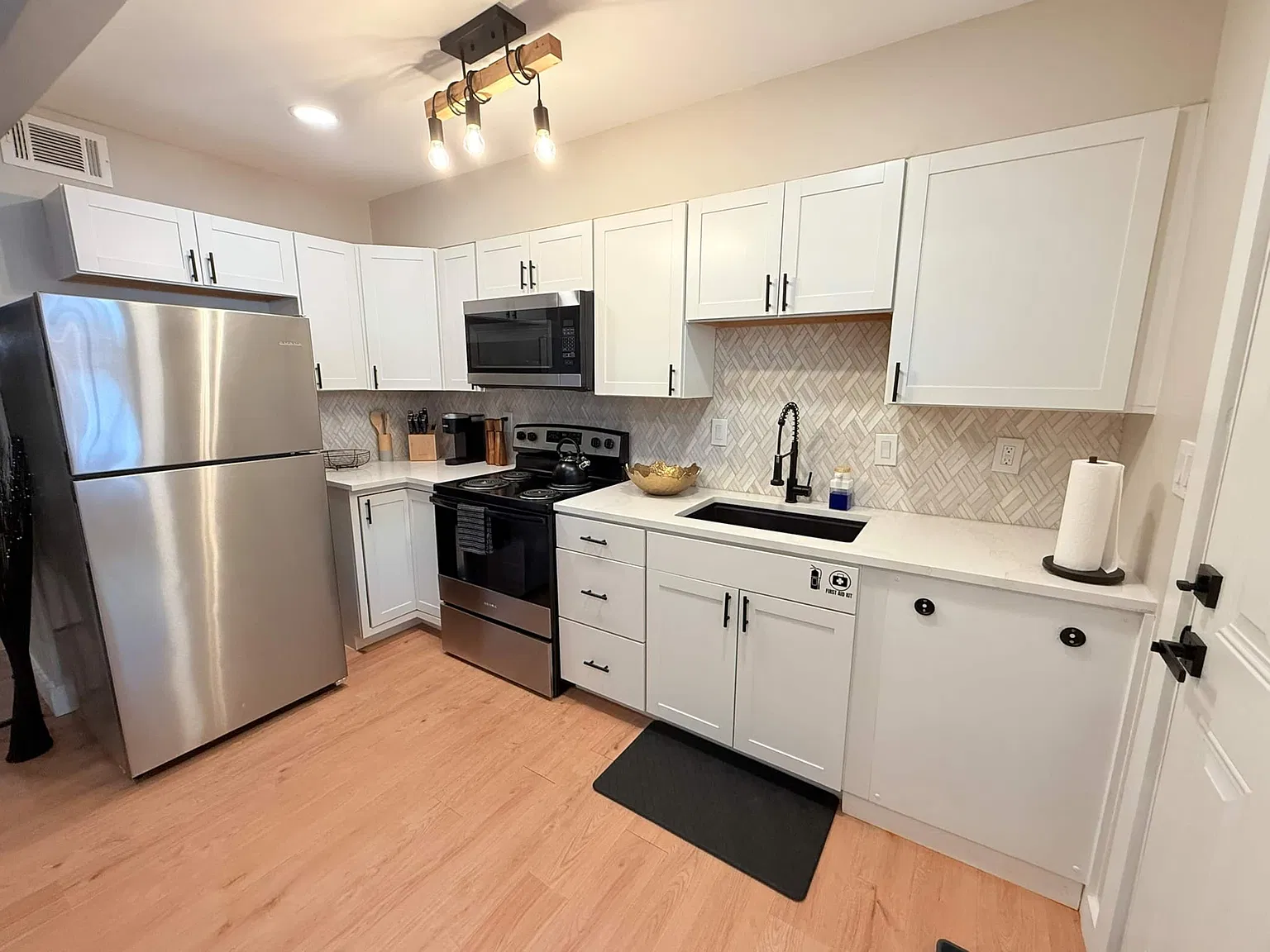 156 Clark Pl — Photo 3
