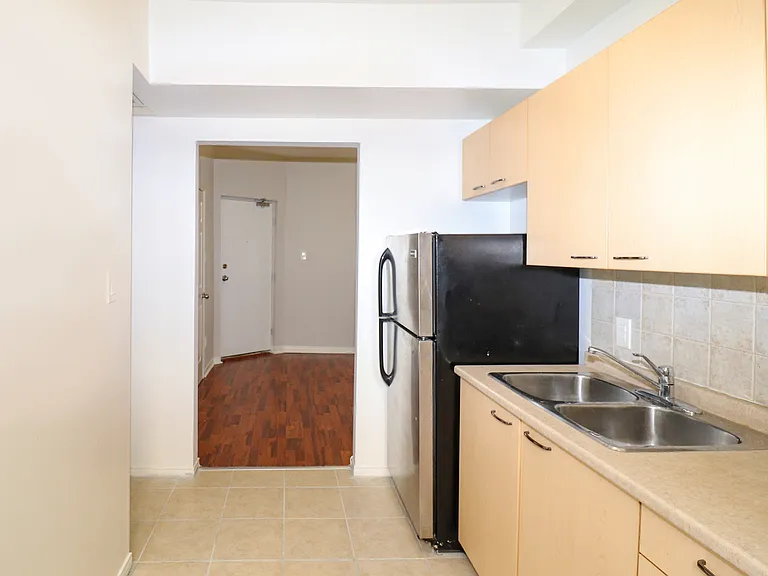 414 Jarvis St — Photo 18