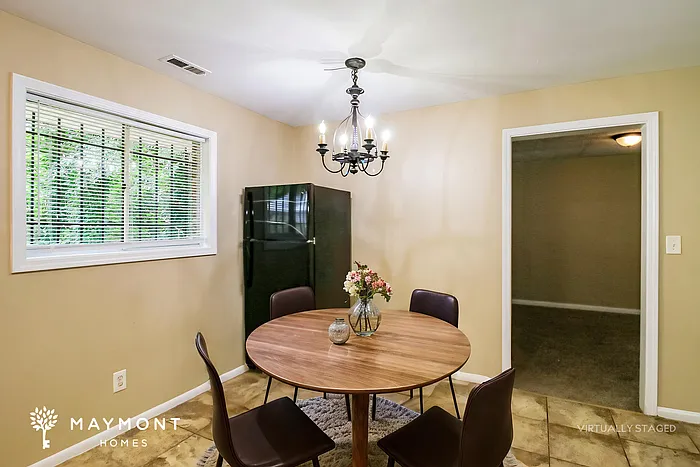 624 Robert E Lee Pkwy — Photo 7