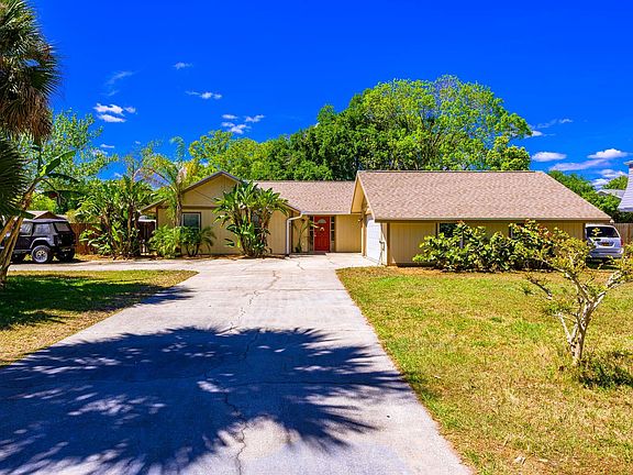 3rd image of 12 Arrowhead Cir
