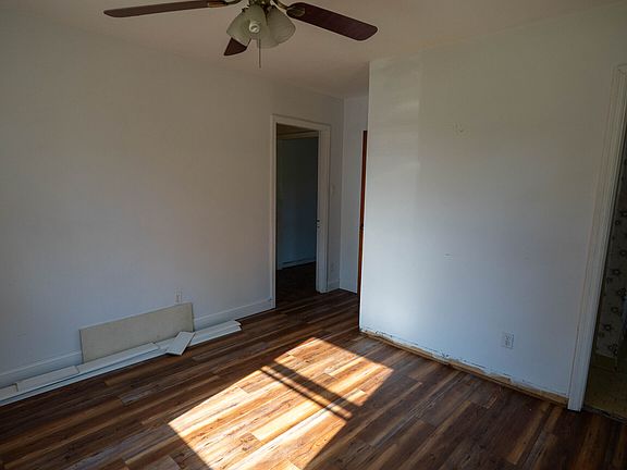4th image of 204 Commonwealth Ave