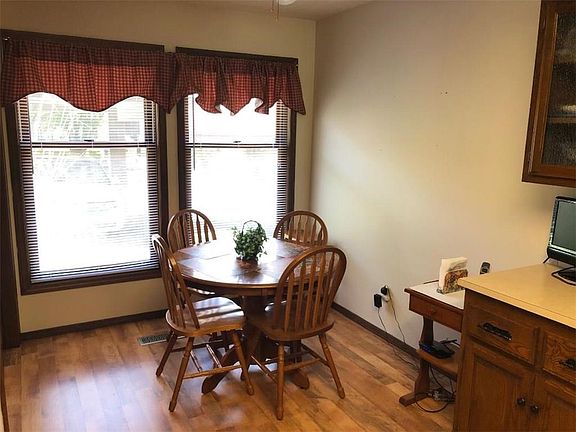 4th image of 6 Melinda Ln