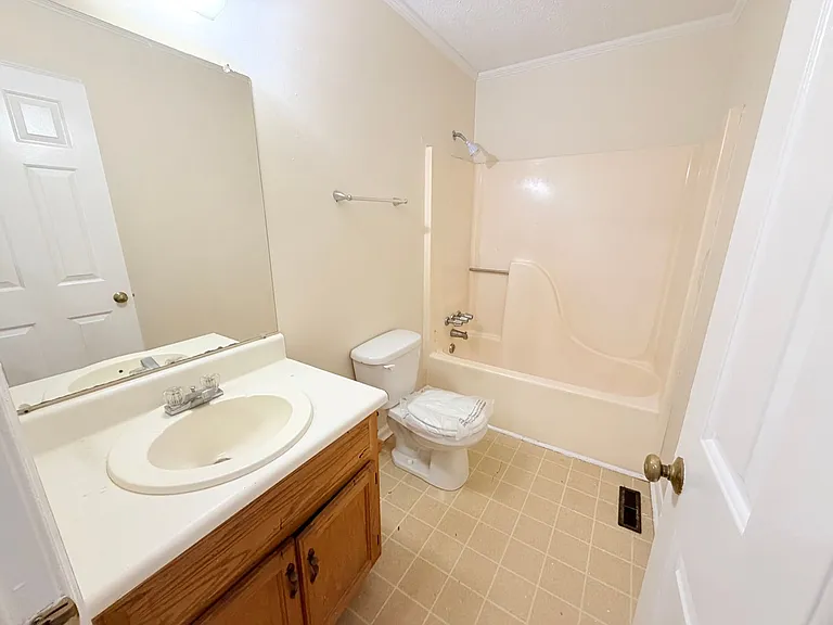 310 Leafmore Rd SW — Photo 12
