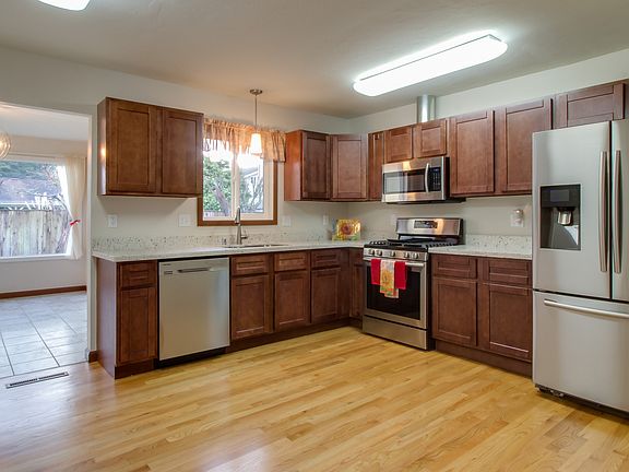 5th image of 2024 Hazelwood Ln