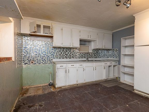 4th image of 2232 S Beltline Rd