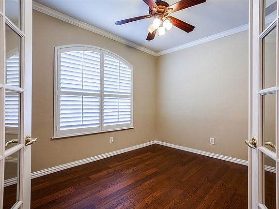 3rd image of 922 Grand Cypress Ln