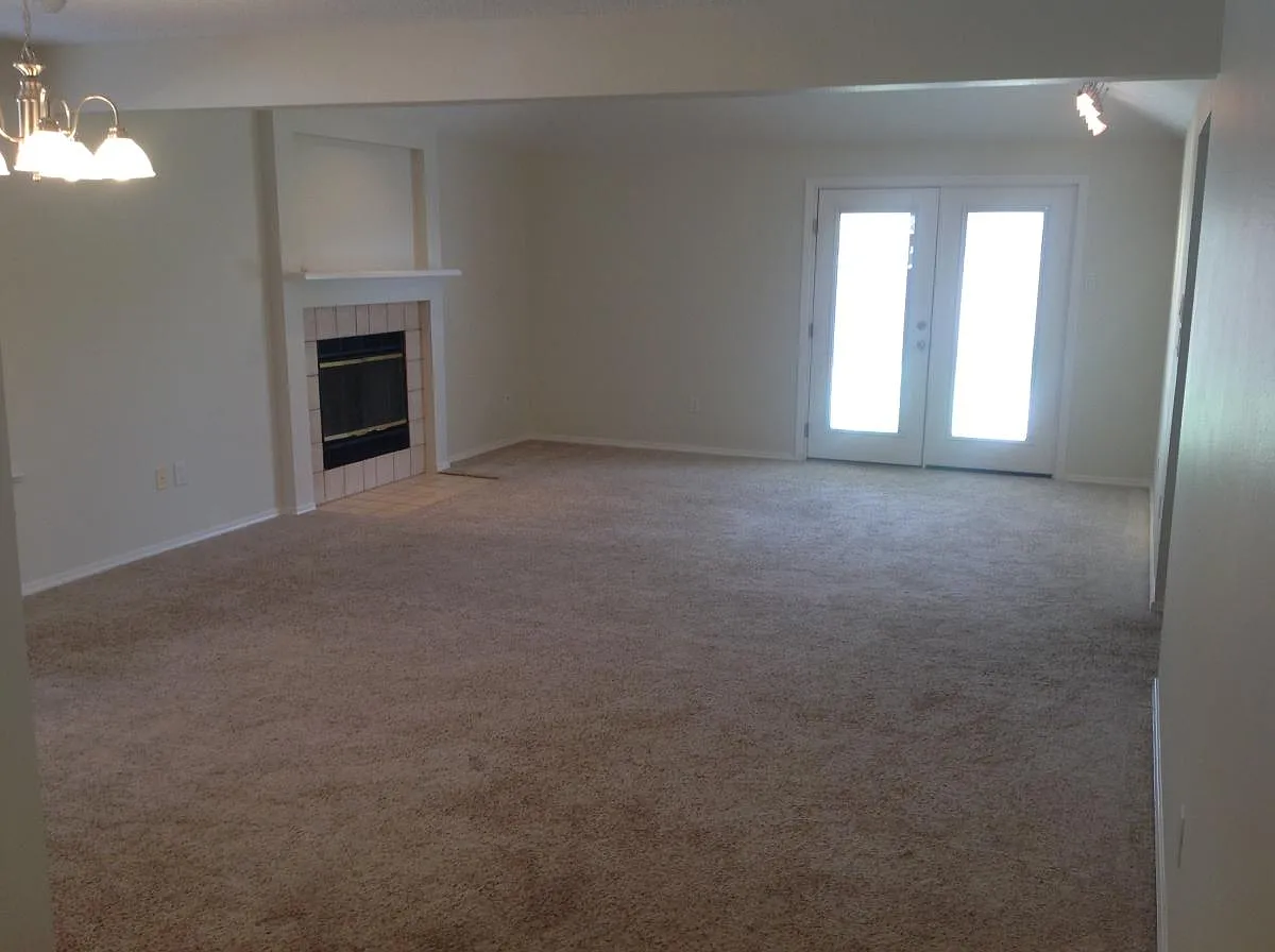 136 Mollie Circle — Photo 2