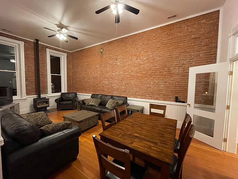 327 1st Ave NW #A — Photo 3