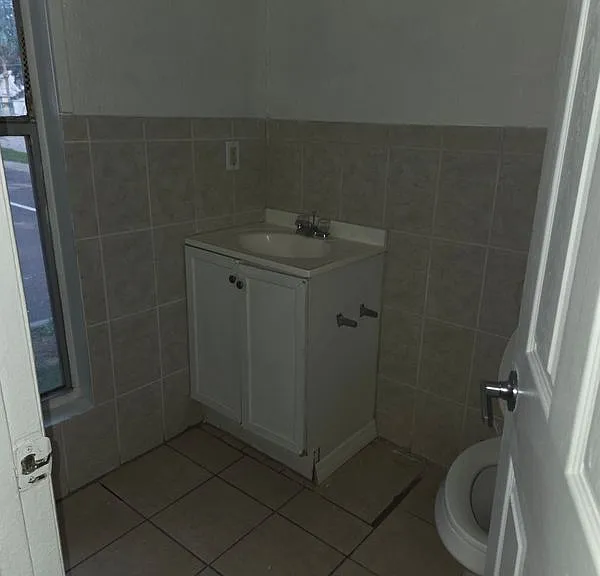 1033 W Sumner St — Photo 3