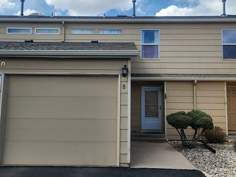 2520 Hamlet Ln #B — Photo 1