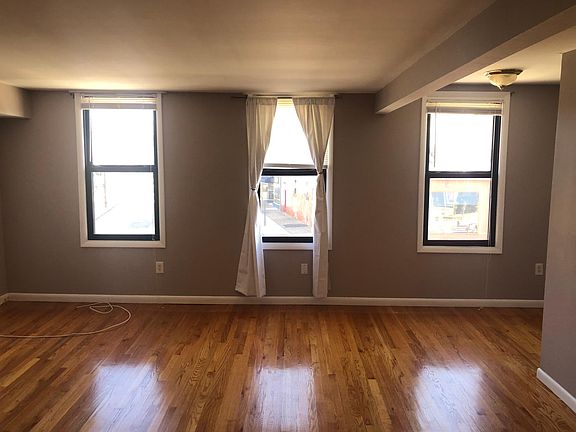 5th image of 596 Bloomfield Ave Unit B