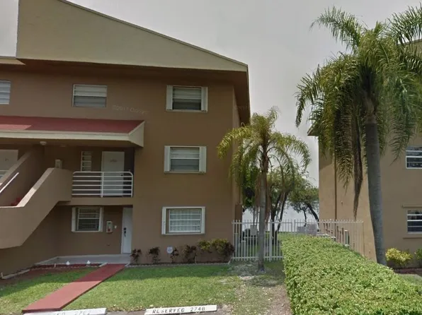 2762 W 60th St, Hialeah, FL 33016