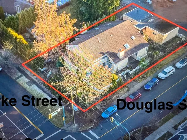 84 Douglas St, Pt Moody, BC V3H 4E3