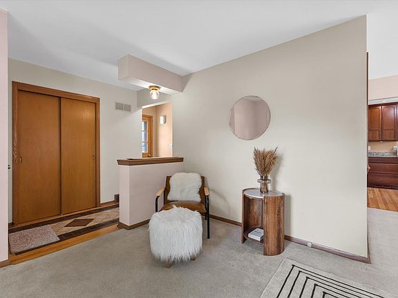 3rd image of 521 N 105th STREET