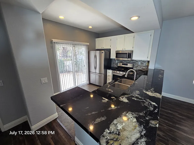 1467 Normandy Dr — Photo 4