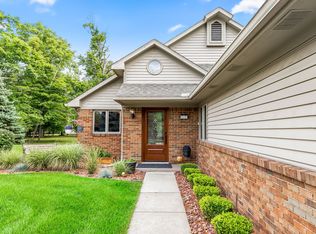 3044 Rivers Edge Dr, Wayne, MI 48184