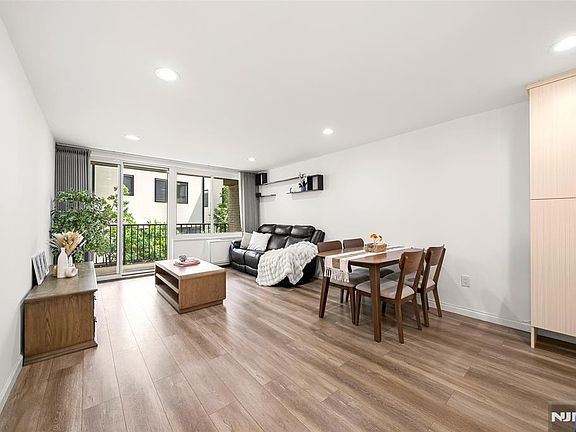 5th image of 1 Wall St APT 2E