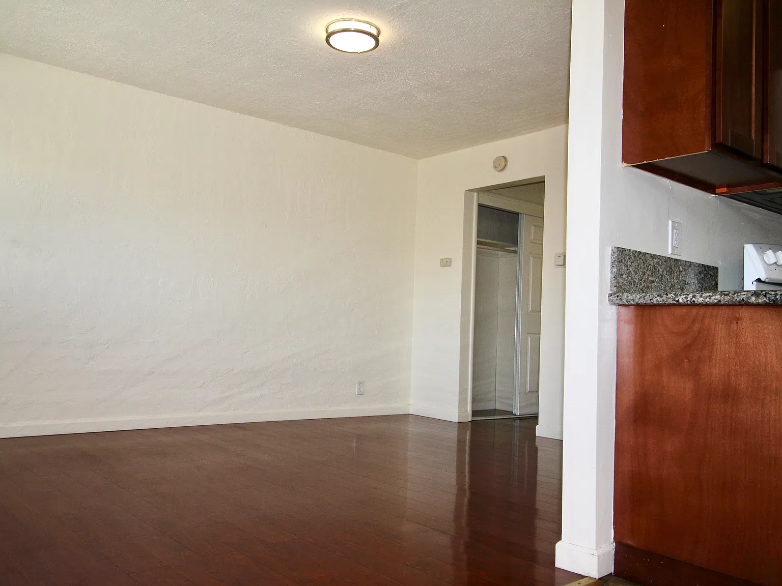 881 W A St — Photo 2