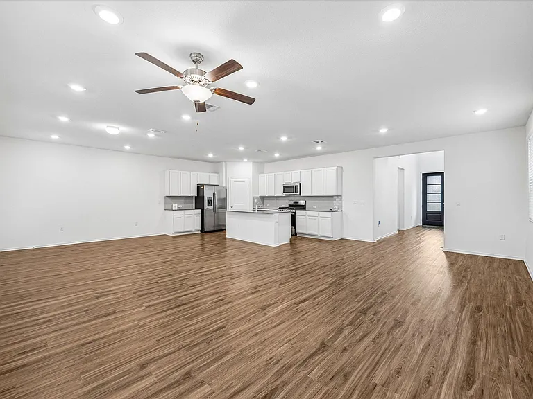 10303 Buster Dr — Photo 6