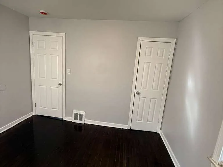 9054 Grandville Ave — Photo 8