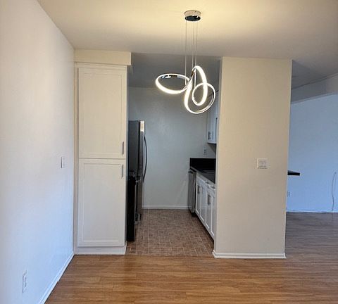 3rd image of 5334 Lindley Ave Unit 320