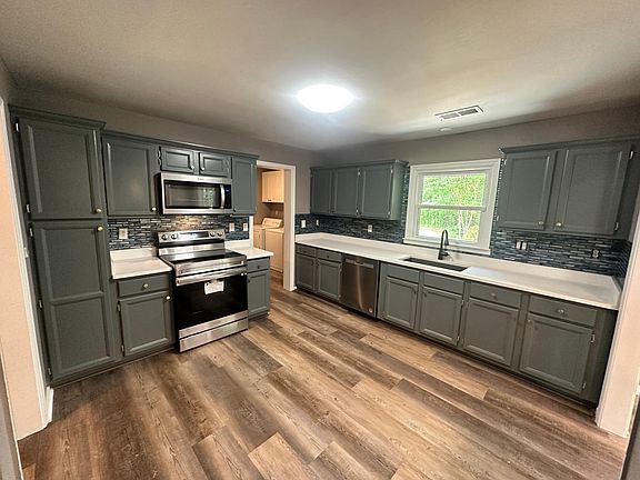 5th image of 4830 Hampton Square Dr