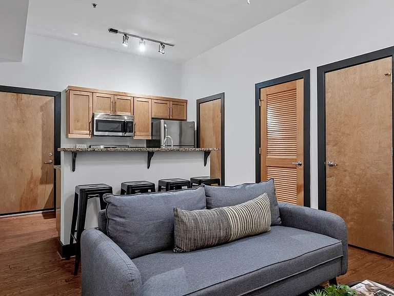 306 E Grace St #202 — Photo 10