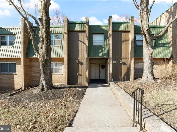 212 Meadowview Ln #212, Mont Clare, PA 19453