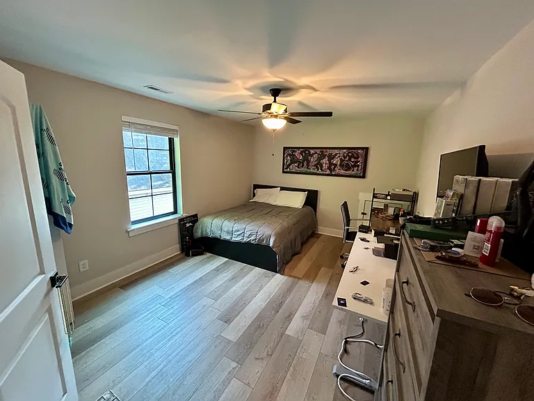 944 Irwin St — Photo 11