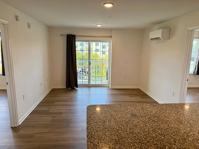 480 Main St #1000-B — Photo 4