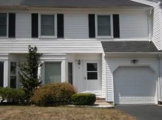 9 Hickory Ct, Middlesex, NJ 08846