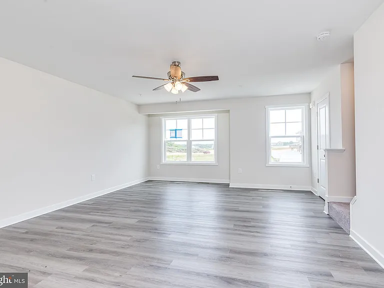 85 Moses Dr — Photo 16