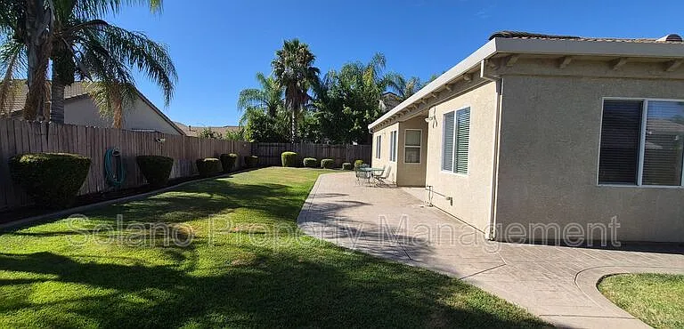 1085 Crystal Springs Dr — Photo 32