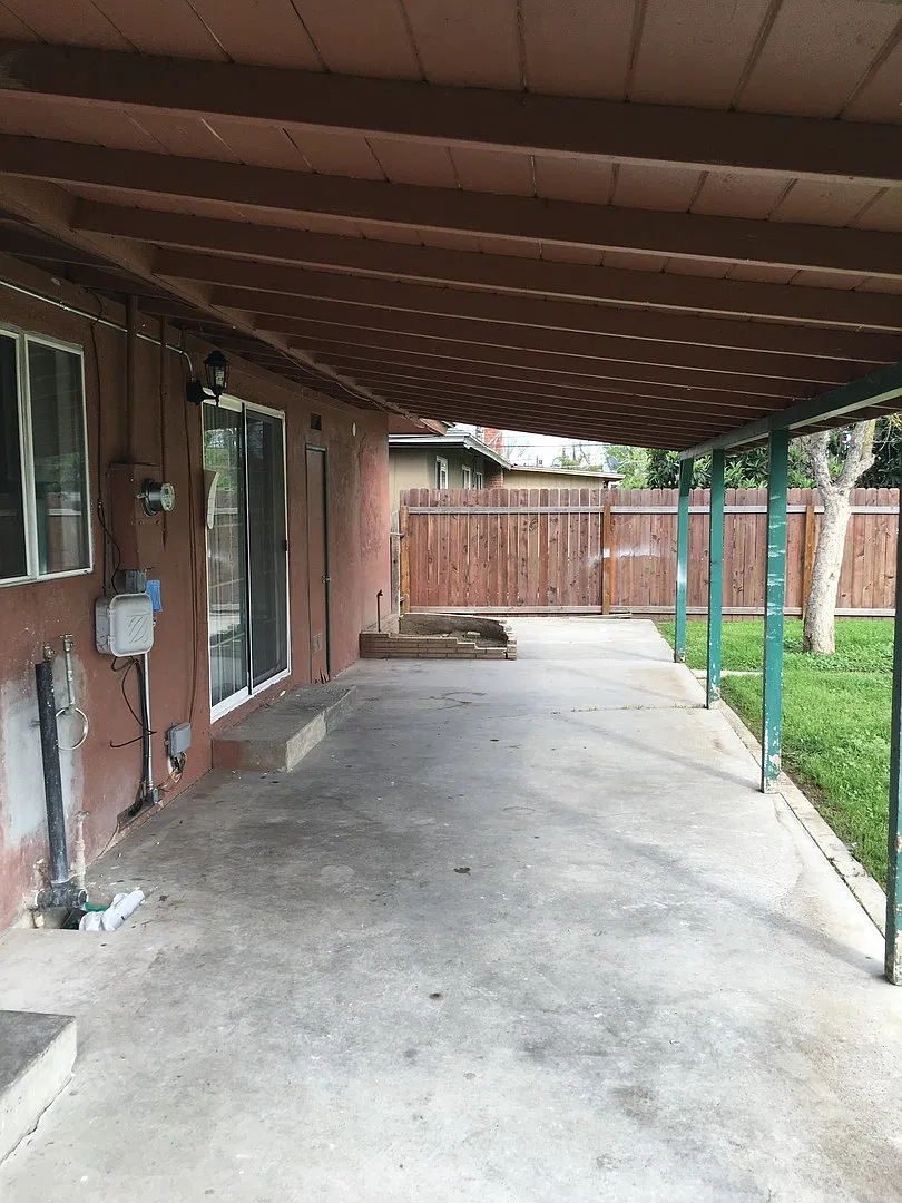 Large Old Parkwood Charmer for RENT — Photo 2