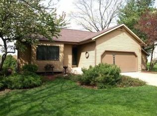 2387 Meadowglen Dr NE, Grand Rapids, MI 49505
