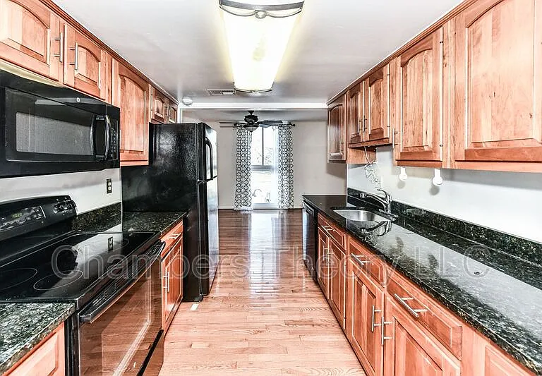 8088 Edinburgh Dr — Photo 4