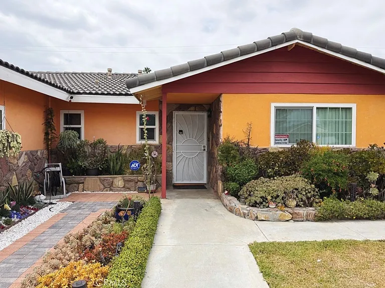 1127 S Nantes Ave — Photo 2