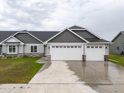449 Cromwell Dr, Grand Forks, ND, 58201